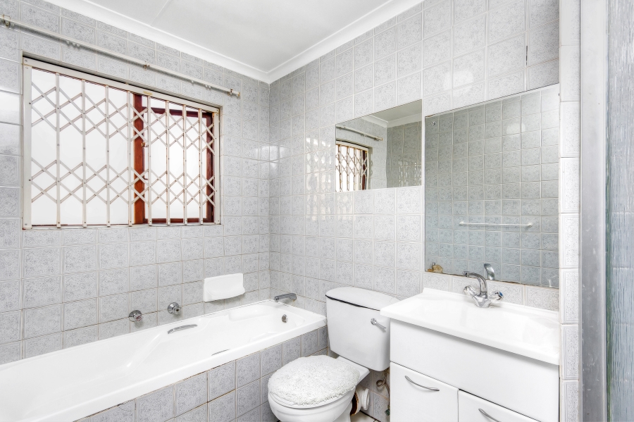 2 Bedroom Property for Sale in Sunninghill Gauteng