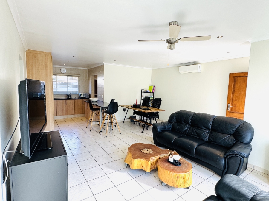 3 Bedroom Property for Sale in Thatchfield Close Gauteng