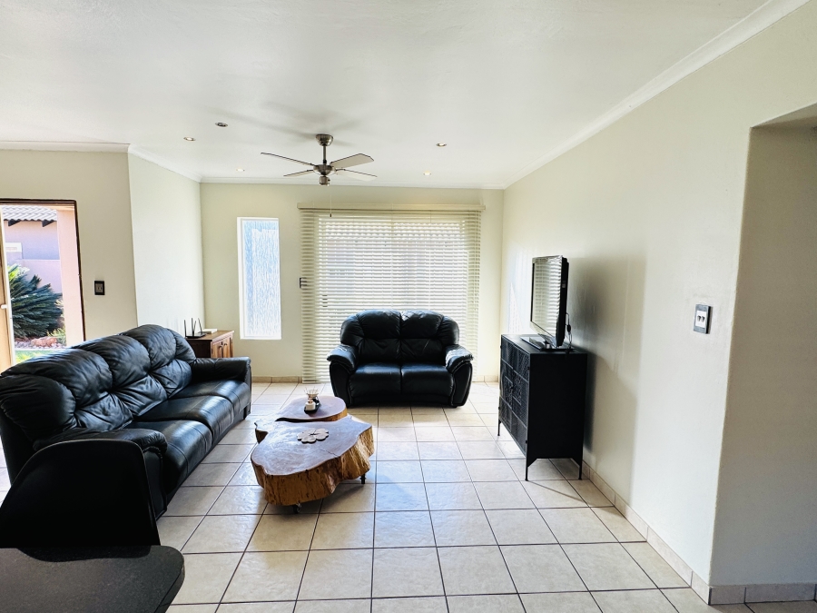 3 Bedroom Property for Sale in Thatchfield Close Gauteng