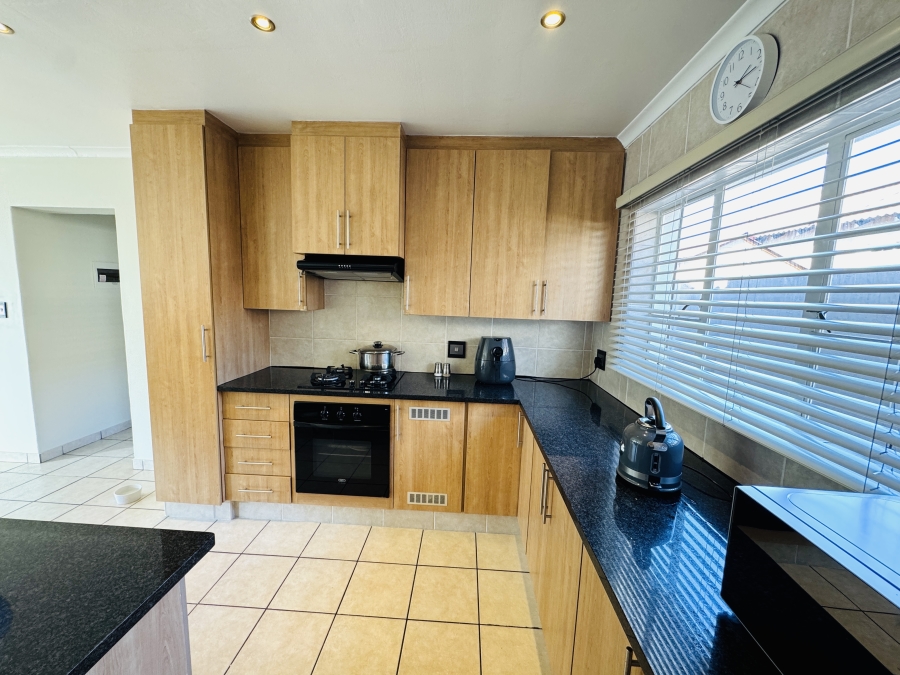 3 Bedroom Property for Sale in Thatchfield Close Gauteng