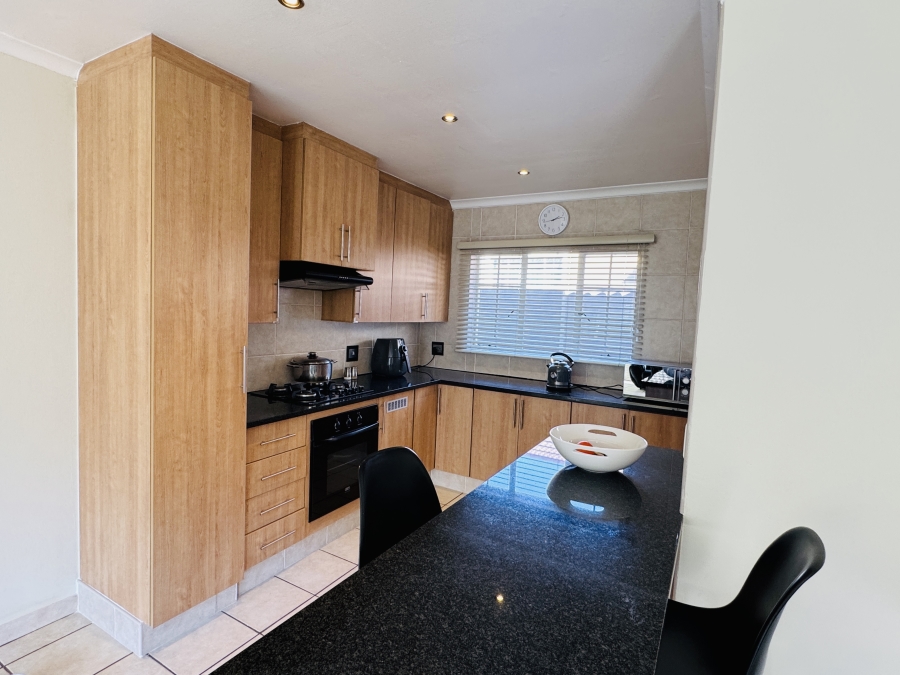 3 Bedroom Property for Sale in Thatchfield Close Gauteng