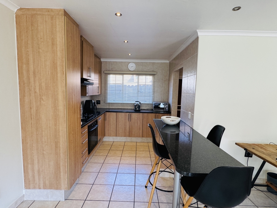 3 Bedroom Property for Sale in Thatchfield Close Gauteng