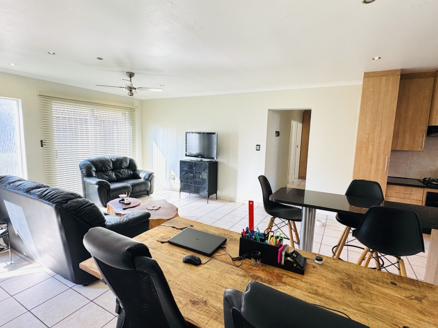 3 Bedroom Property for Sale in Thatchfield Close Gauteng