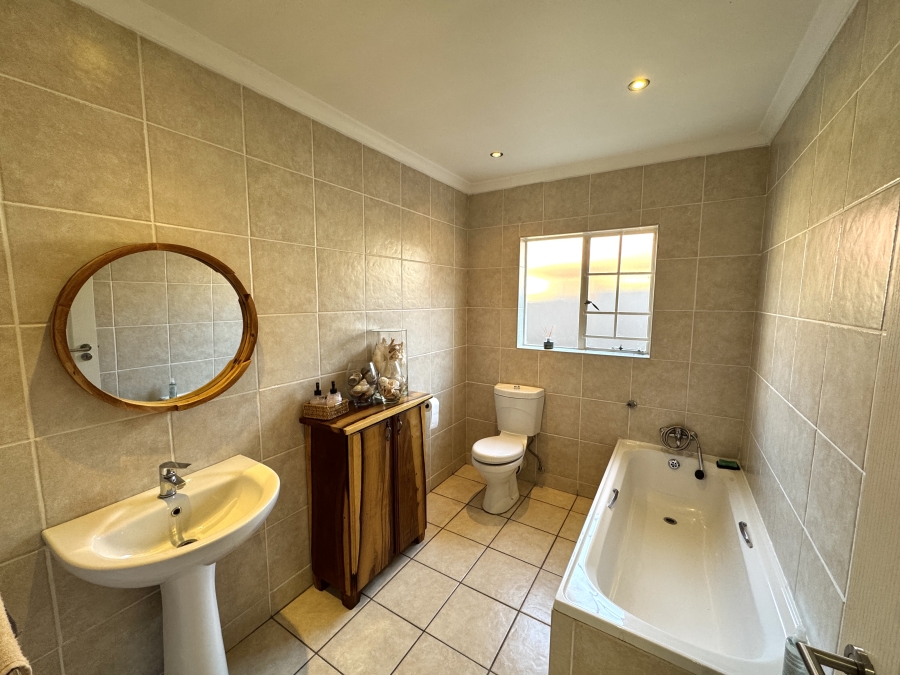 3 Bedroom Property for Sale in Thatchfield Close Gauteng
