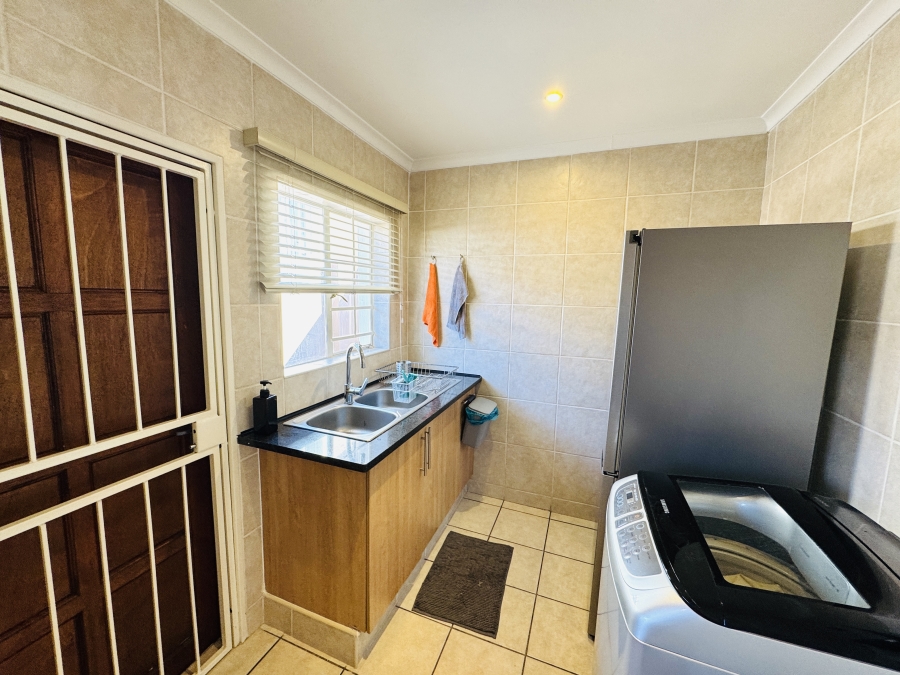 3 Bedroom Property for Sale in Thatchfield Close Gauteng