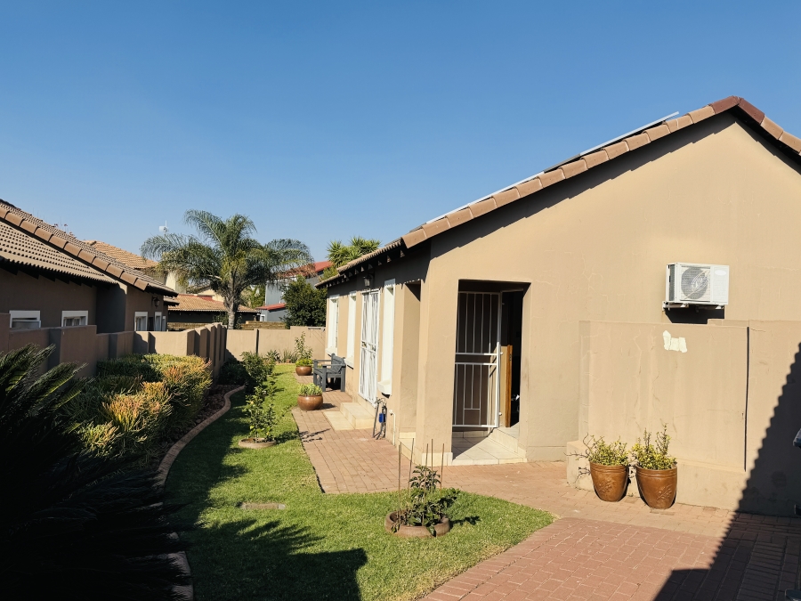 3 Bedroom Property for Sale in Thatchfield Close Gauteng