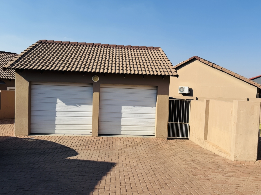 3 Bedroom Property for Sale in Thatchfield Close Gauteng