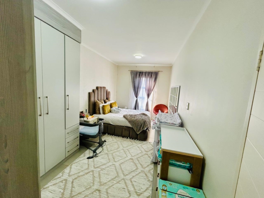 2 Bedroom Property for Sale in Erand Gardens Gauteng