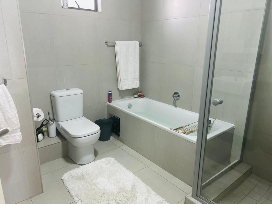 2 Bedroom Property for Sale in Erand Gardens Gauteng