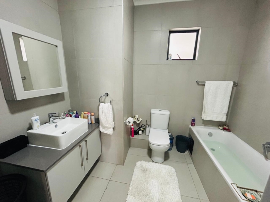 2 Bedroom Property for Sale in Erand Gardens Gauteng