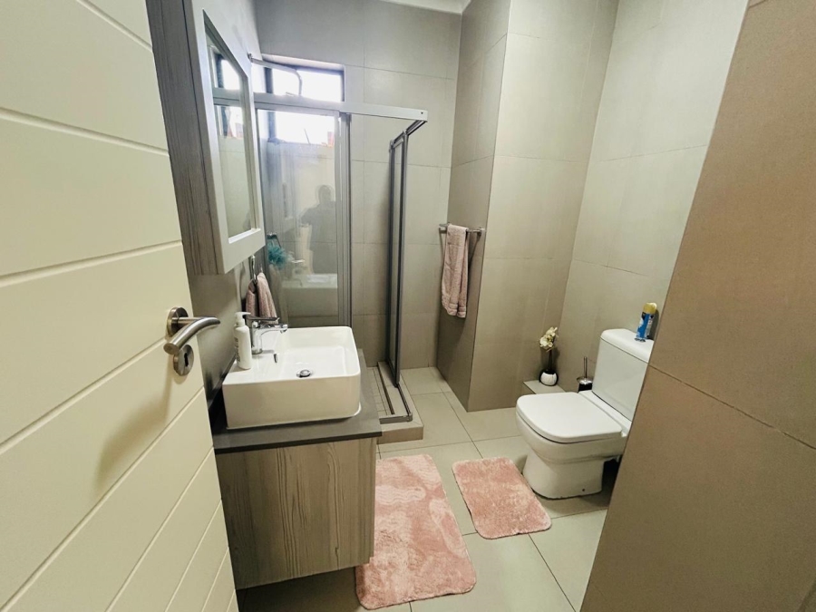 2 Bedroom Property for Sale in Erand Gardens Gauteng