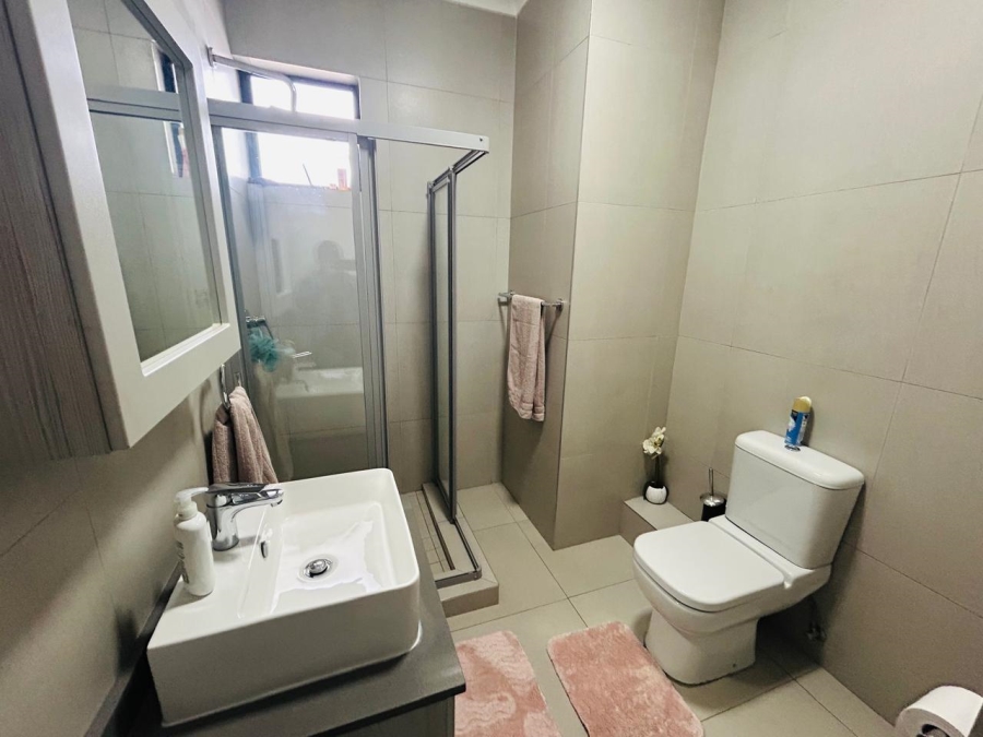 2 Bedroom Property for Sale in Erand Gardens Gauteng