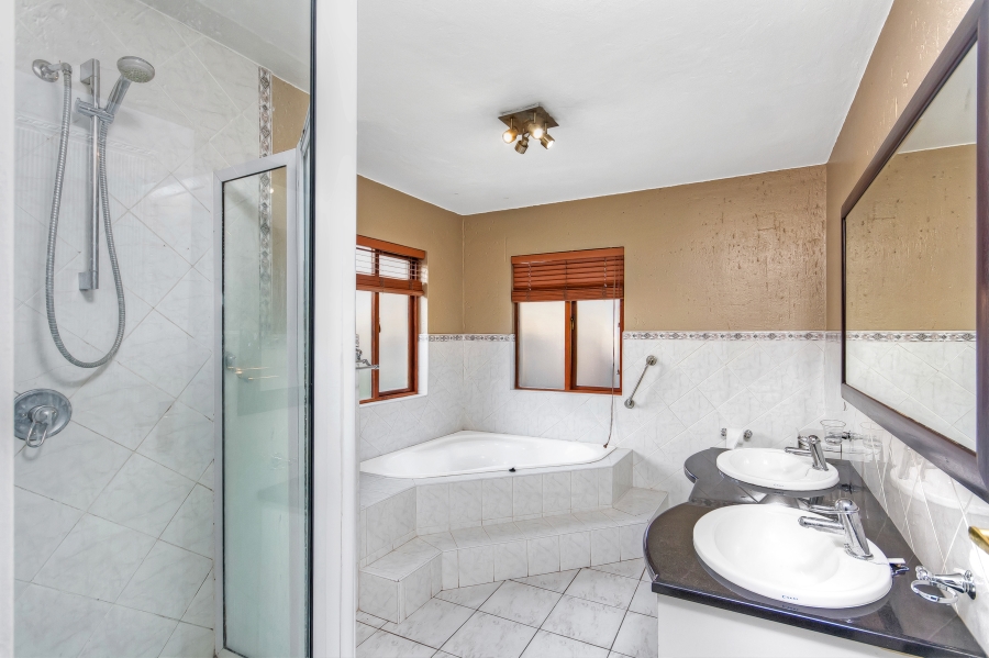 4 Bedroom Property for Sale in Beverley Gauteng