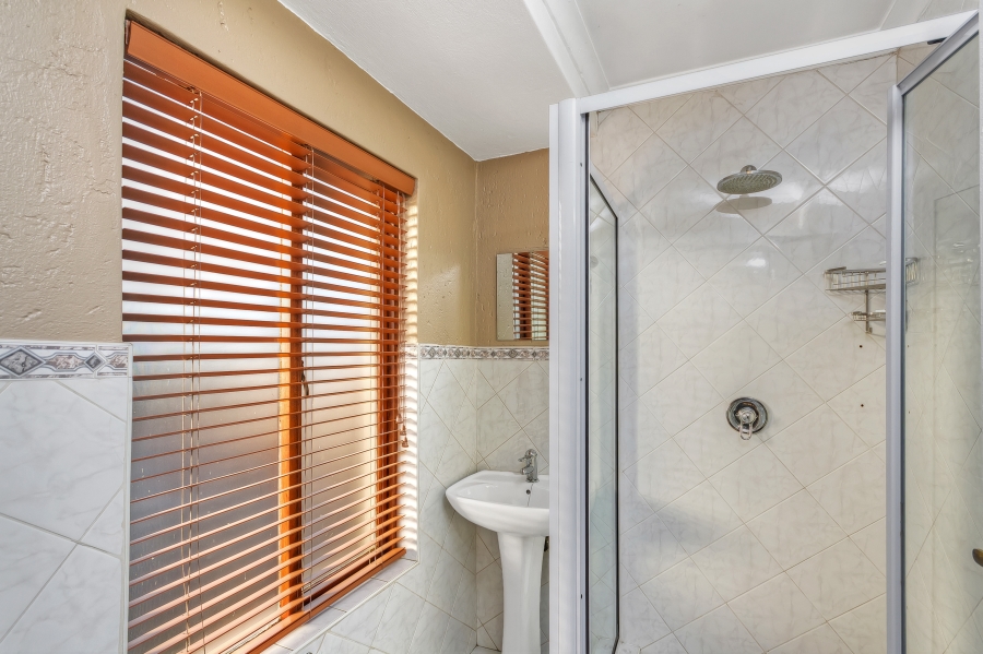 4 Bedroom Property for Sale in Beverley Gauteng