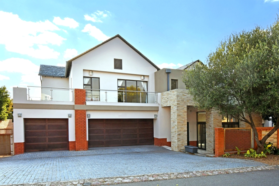 5 Bedroom Property for Sale in Waterfall Country Village Gauteng