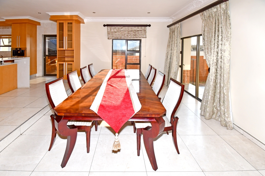 5 Bedroom Property for Sale in Waterfall Country Village Gauteng