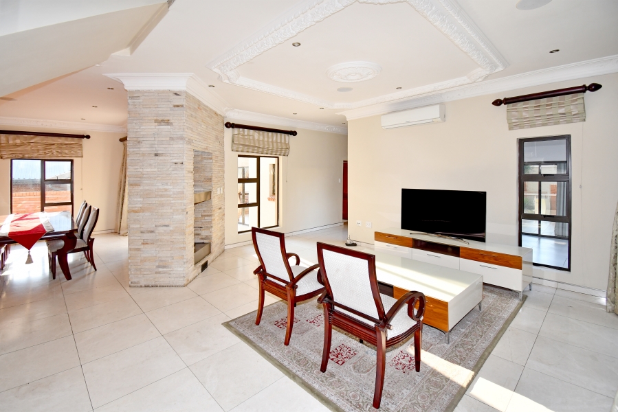 5 Bedroom Property for Sale in Waterfall Country Village Gauteng