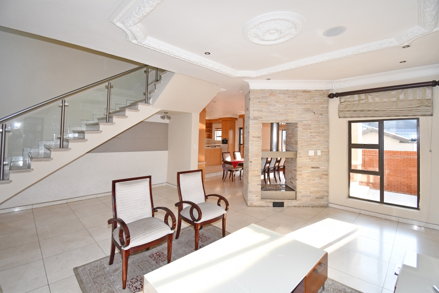 5 Bedroom Property for Sale in Waterfall Country Village Gauteng