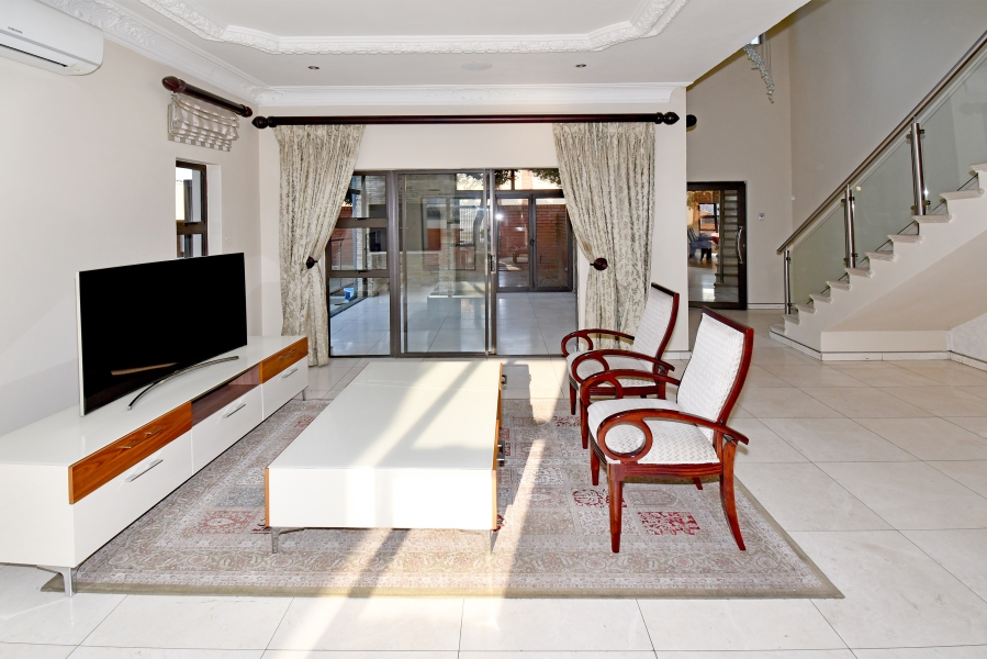 5 Bedroom Property for Sale in Waterfall Country Village Gauteng