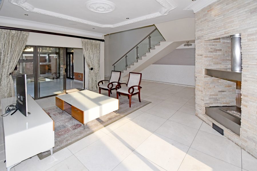 5 Bedroom Property for Sale in Waterfall Country Village Gauteng
