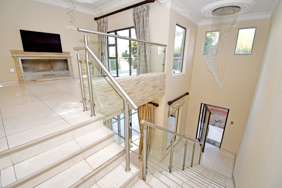 5 Bedroom Property for Sale in Waterfall Country Village Gauteng