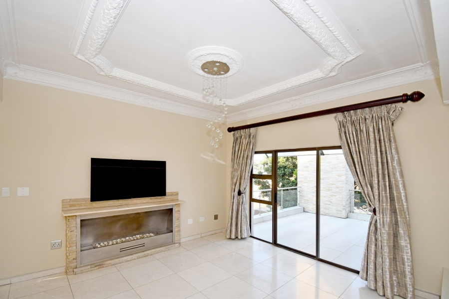 5 Bedroom Property for Sale in Waterfall Country Village Gauteng