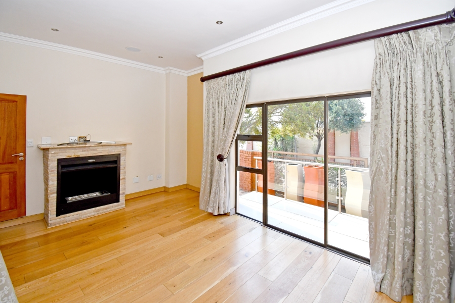 5 Bedroom Property for Sale in Waterfall Country Village Gauteng