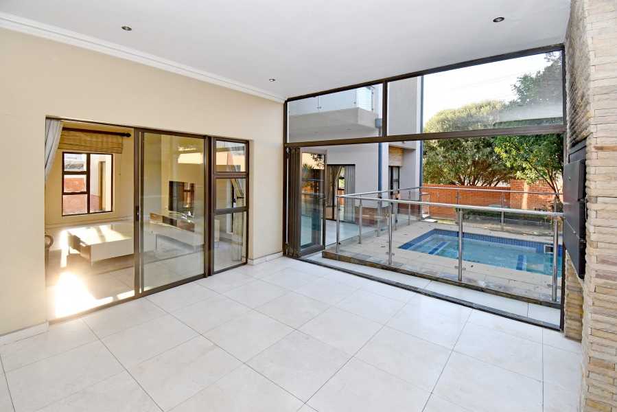 5 Bedroom Property for Sale in Waterfall Country Village Gauteng