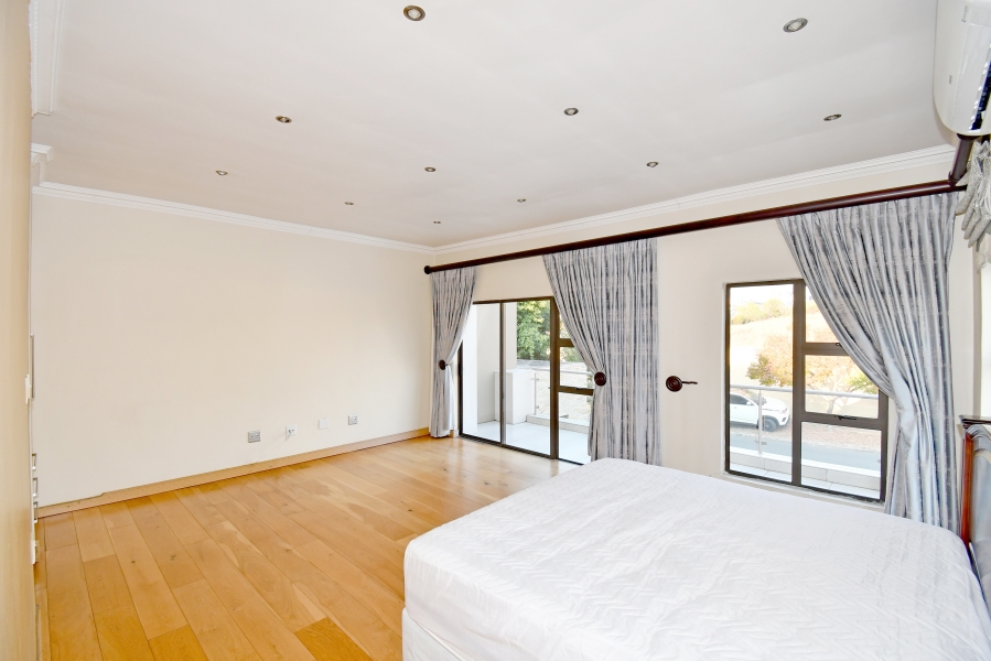 5 Bedroom Property for Sale in Waterfall Country Village Gauteng