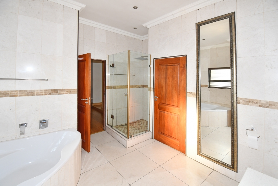 5 Bedroom Property for Sale in Waterfall Country Village Gauteng