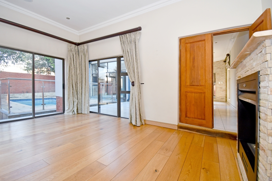 5 Bedroom Property for Sale in Waterfall Country Village Gauteng