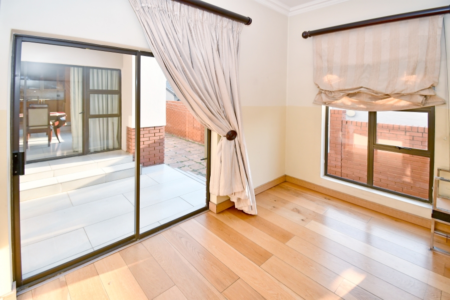 5 Bedroom Property for Sale in Waterfall Country Village Gauteng