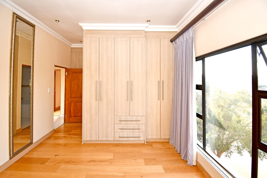 5 Bedroom Property for Sale in Waterfall Country Village Gauteng