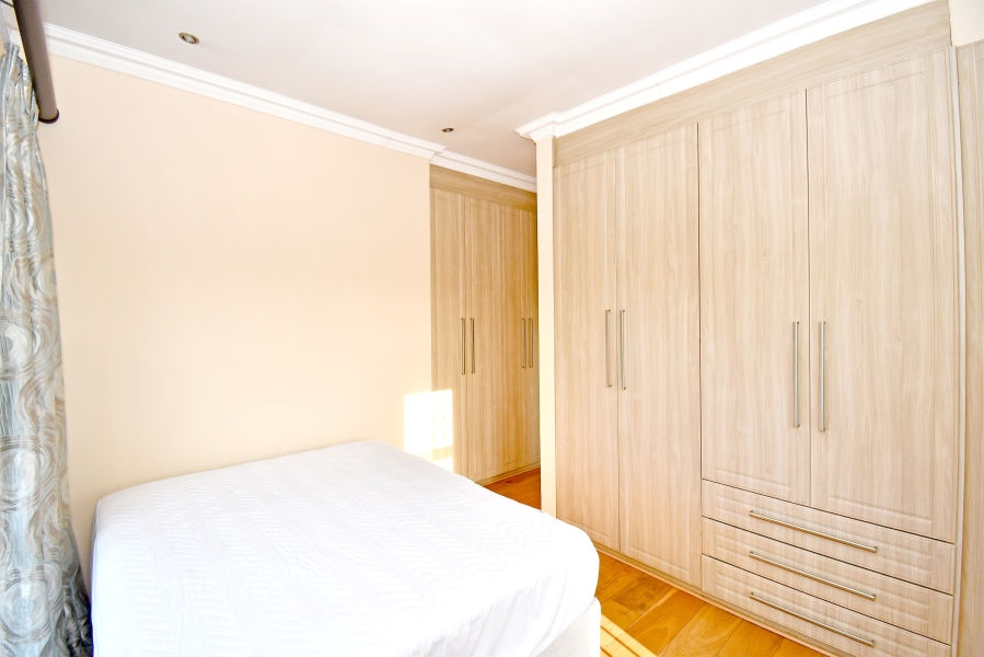 5 Bedroom Property for Sale in Waterfall Country Village Gauteng