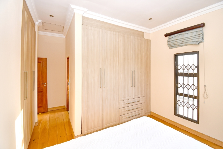 5 Bedroom Property for Sale in Waterfall Country Village Gauteng