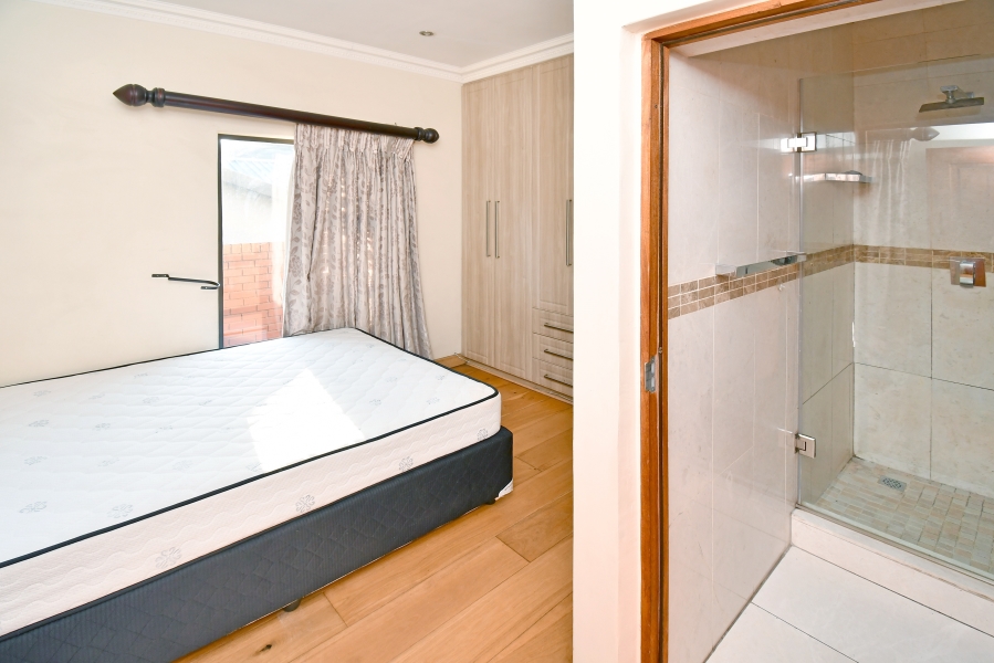 5 Bedroom Property for Sale in Waterfall Country Village Gauteng