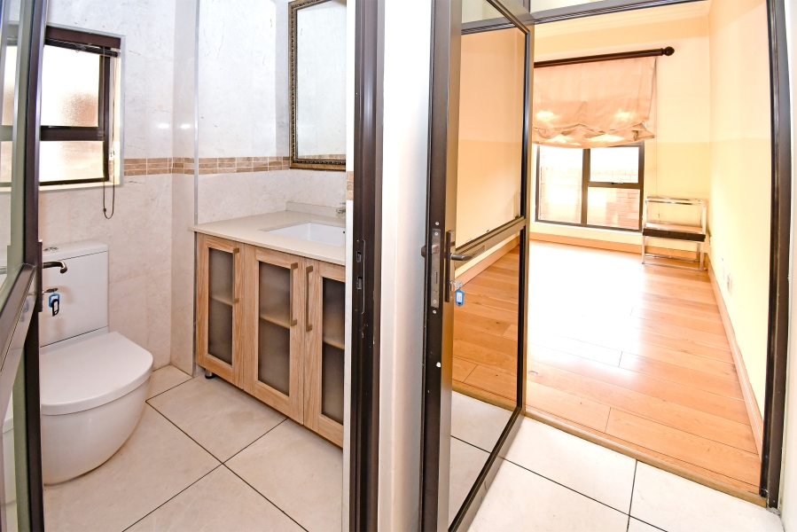 5 Bedroom Property for Sale in Waterfall Country Village Gauteng
