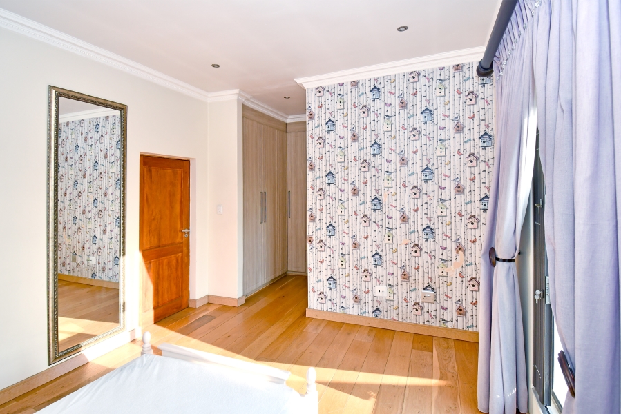 5 Bedroom Property for Sale in Waterfall Country Village Gauteng