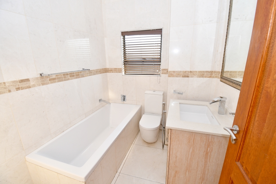 5 Bedroom Property for Sale in Waterfall Country Village Gauteng