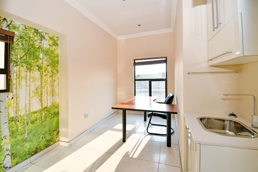 5 Bedroom Property for Sale in Waterfall Country Village Gauteng