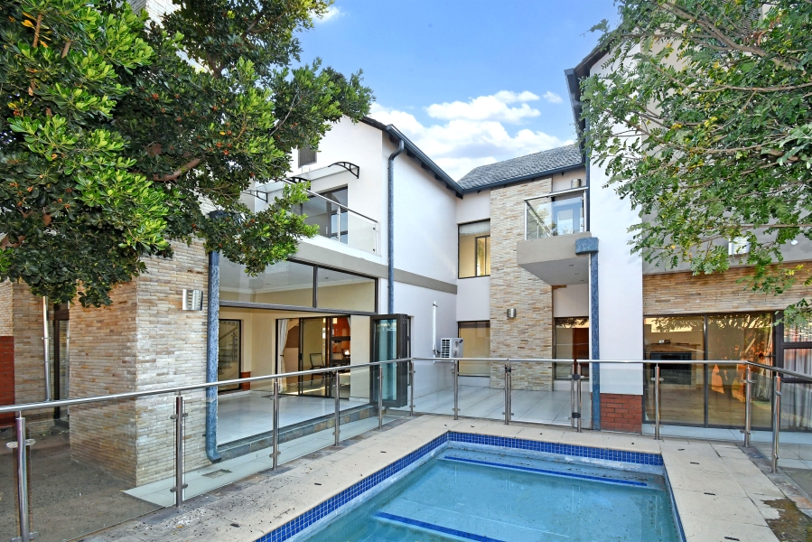 5 Bedroom Property for Sale in Waterfall Country Village Gauteng