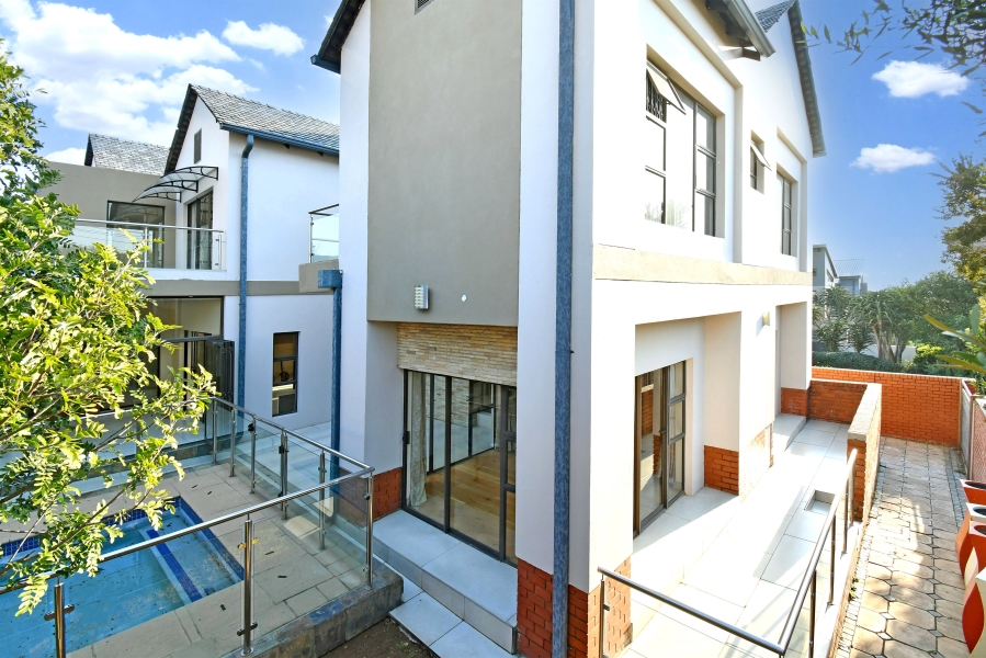 5 Bedroom Property for Sale in Waterfall Country Village Gauteng
