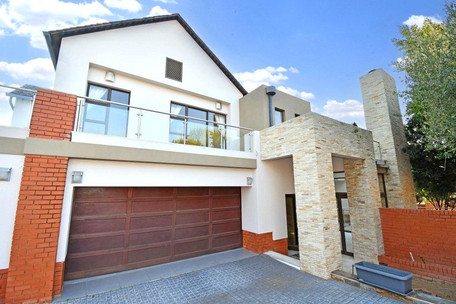 5 Bedroom Property for Sale in Waterfall Country Village Gauteng