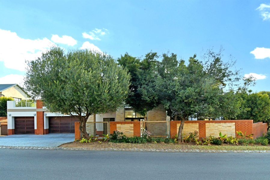 5 Bedroom Property for Sale in Waterfall Country Village Gauteng
