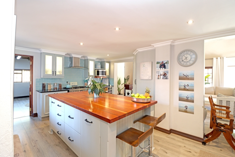 4 Bedroom Property for Sale in Randjesfontein A H Gauteng