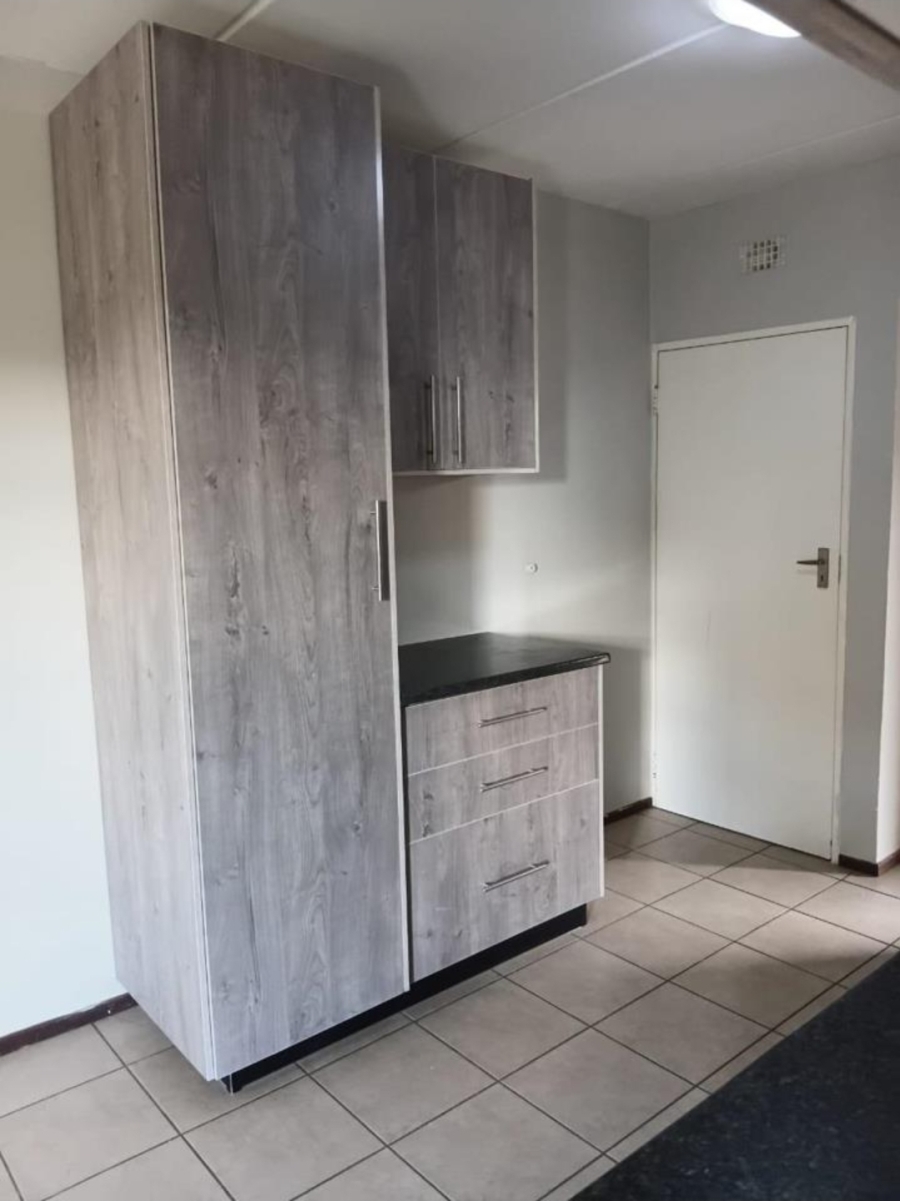 1 Bedroom Property for Sale in Erand Gardens Gauteng