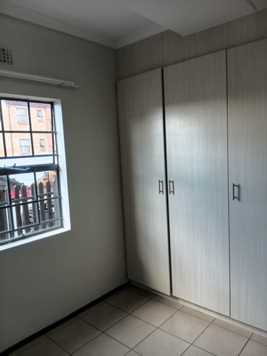 1 Bedroom Property for Sale in Erand Gardens Gauteng