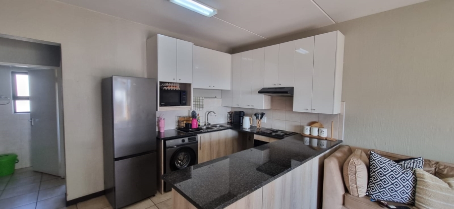 2 Bedroom Property for Sale in Barbeque Downs Gauteng