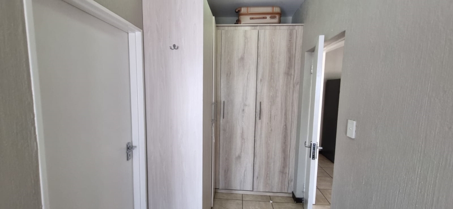 2 Bedroom Property for Sale in Barbeque Downs Gauteng
