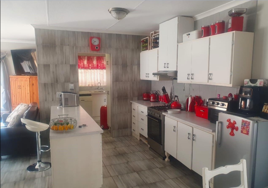 2 Bedroom Property for Sale in Eldoraigne Gauteng